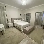 Urban Stay Luxury 2Br Apartment Near Zamalek Cairo شقه جديده مفروشه في المهندسين